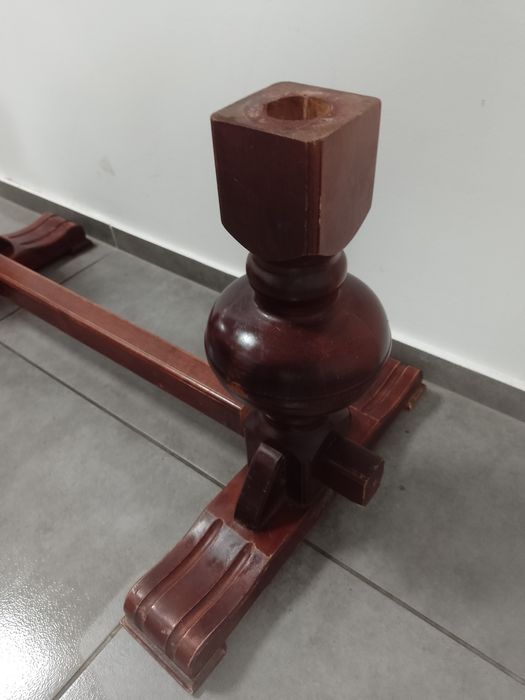 Sprzedam drewniane nogi do stołu.