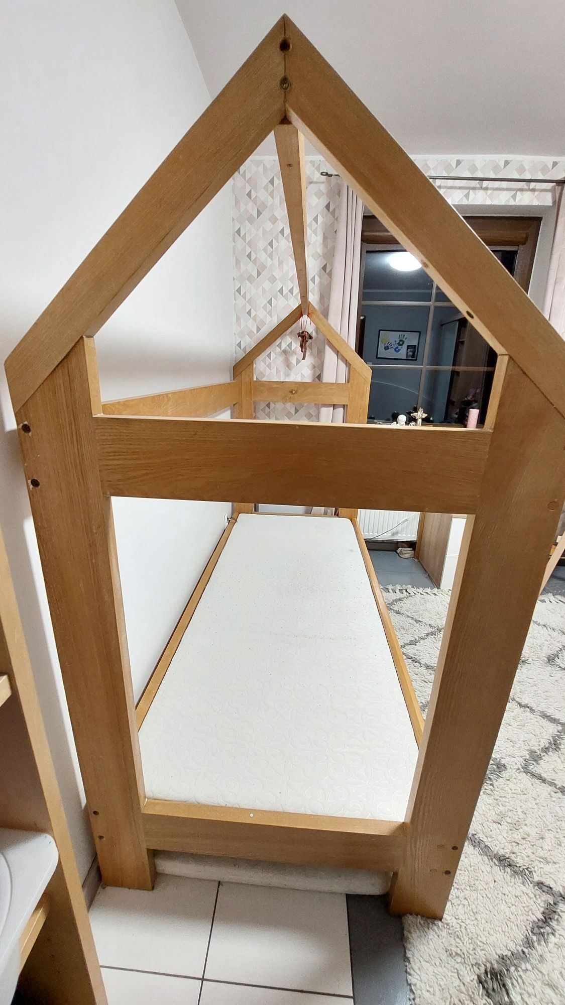Łóżko domek solidne 200x90 z materacem