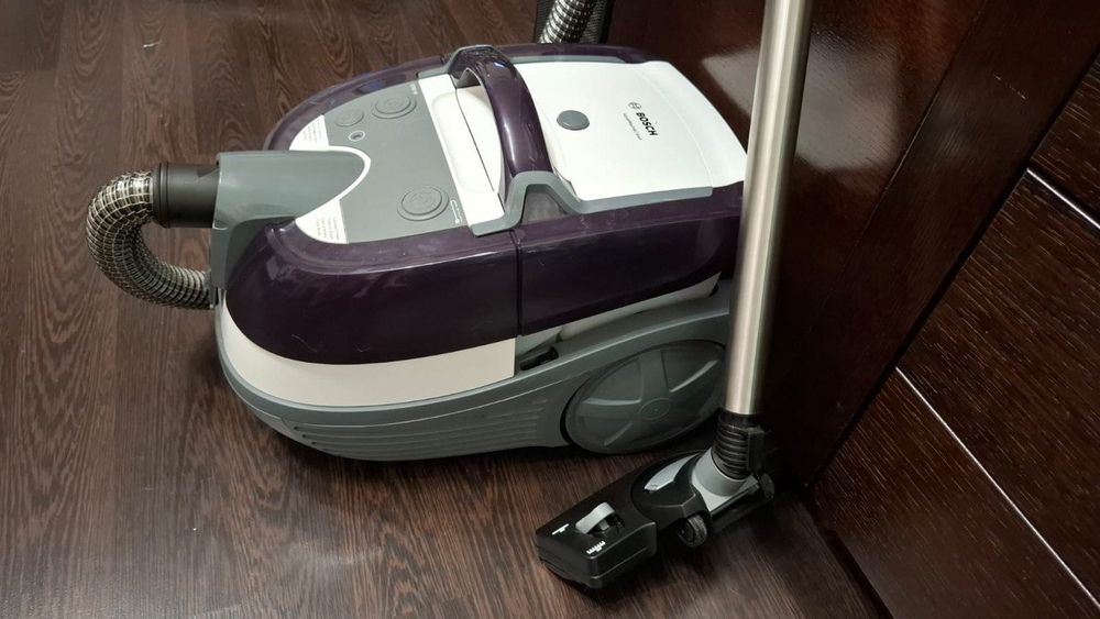 Пилосос миючий з аквафільтром BOSCH BWD41740