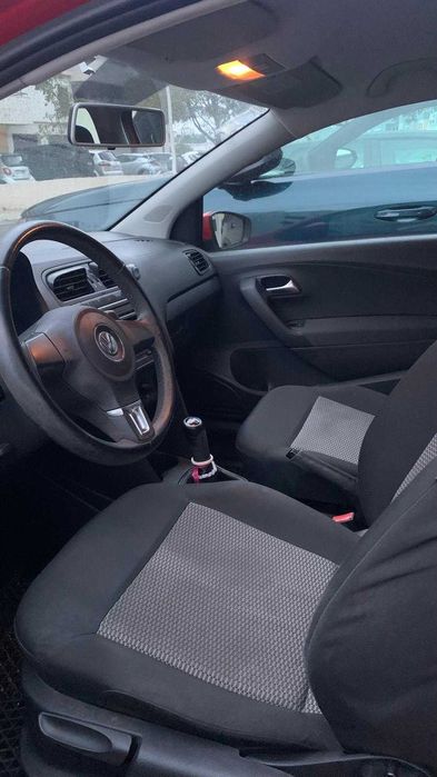 Carro pequeno bem estimado