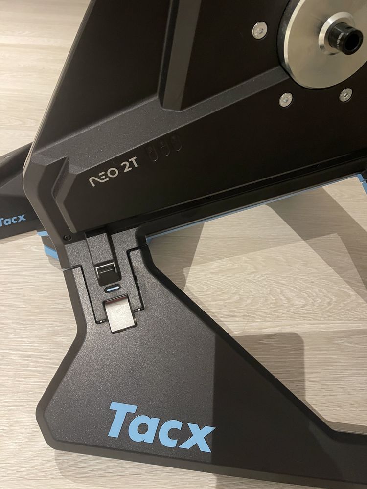 Trenazer Tacx Neo 2T platformy kaseta karton gotowy do treningu