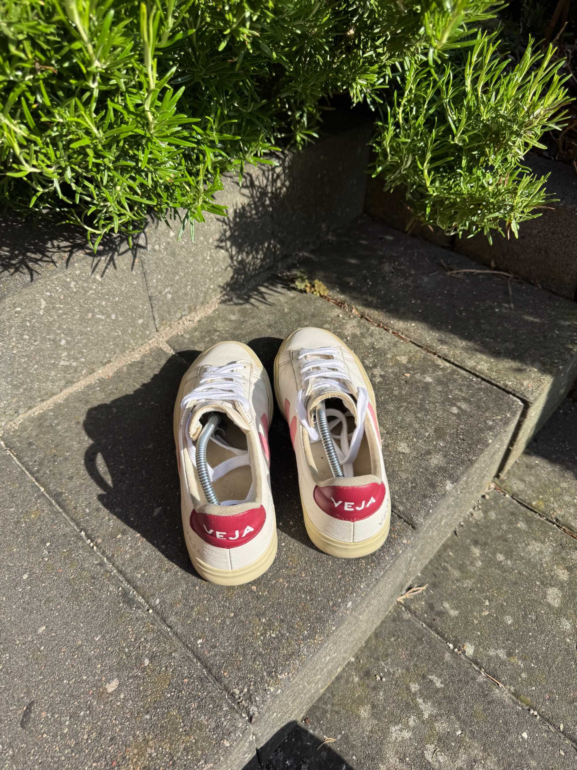Veja 38 trampki v sneakersy skórzane białe różowe niskie białe wiązane
