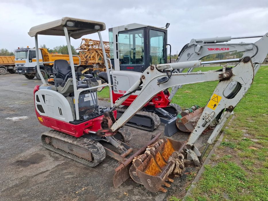 Takeuchi TB216  Minikoparka TAKEUCHI TB216 z 2018r. Sprowadzona 3 łyżki