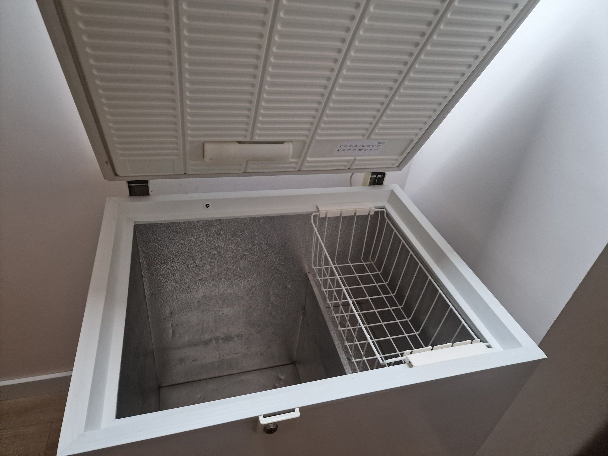 Zamrażarka skrzyniowa Zanussi 220l