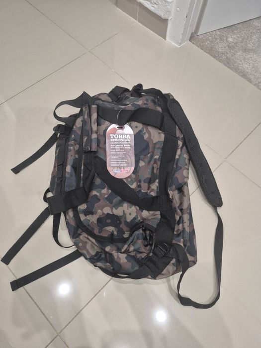 Torba sportowa semi line z funkcją plecaka moro na basen siłownię