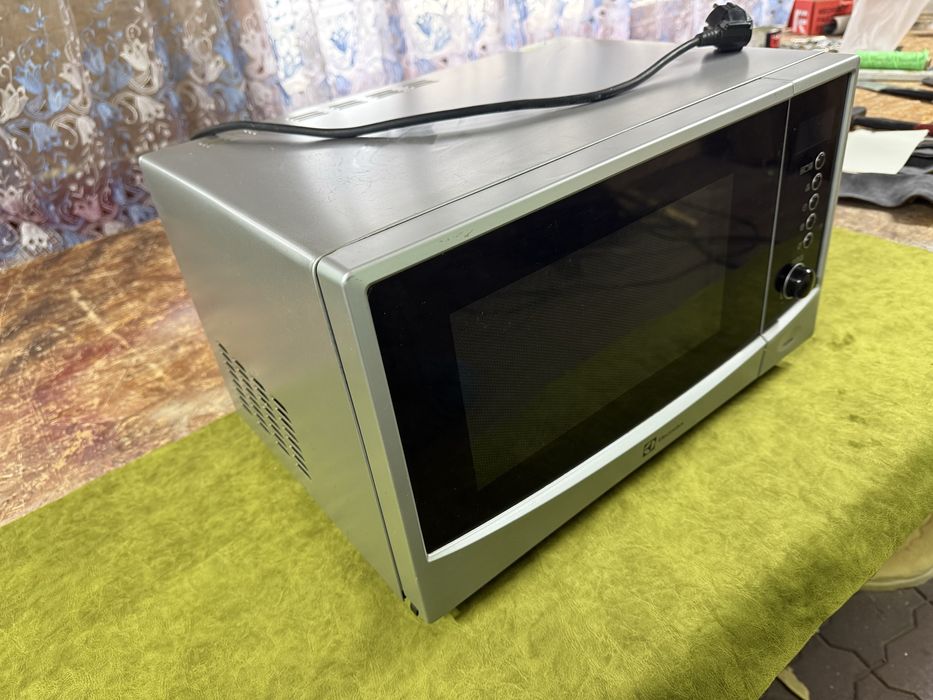 Микроволновка электролюкс