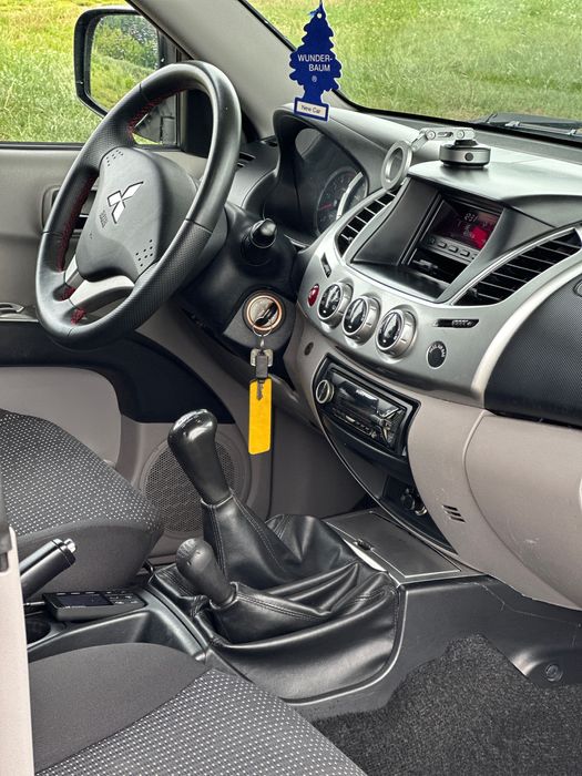 Mitsubishi l 200 z polskiego salonu  salon
