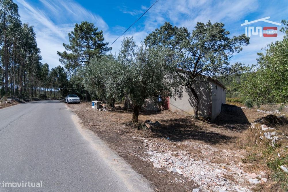 Armazem Com Area Util E 250 M2 Licenciado Para Armazem E Actividade...