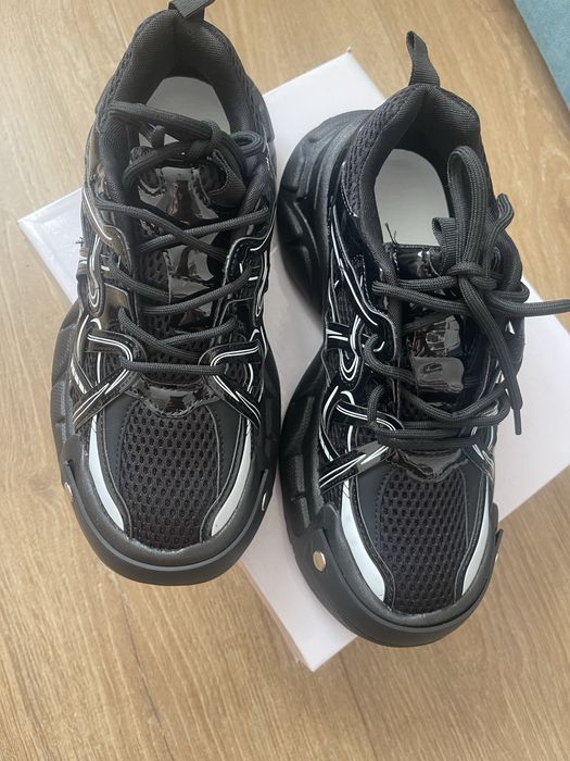 Нові жіночі кросівки на 37 розмір