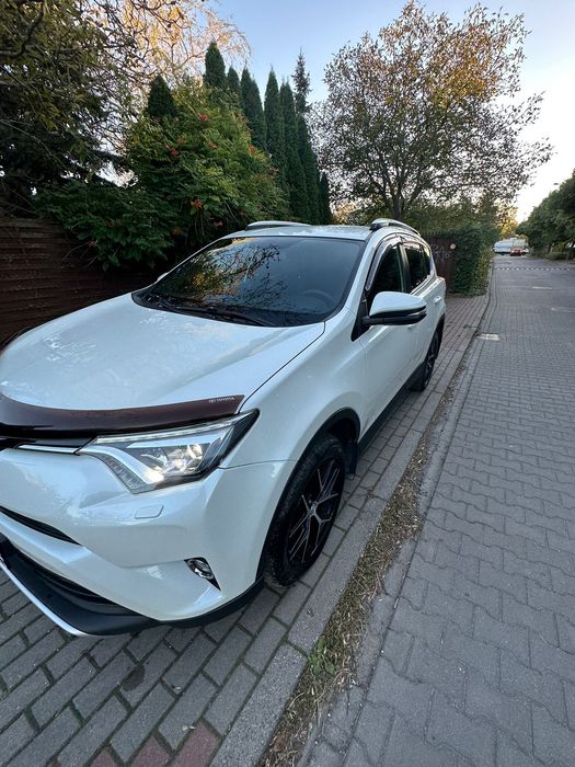 Toyota RAV4 2017 • 2.2 дизель • Автомат • Повна комплектація