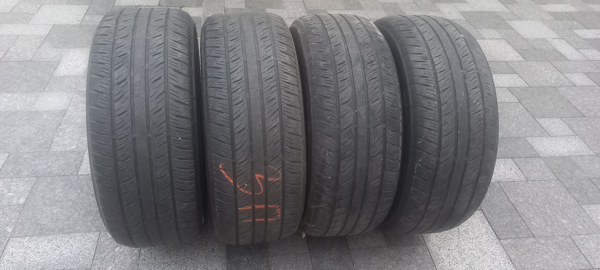 Продам шини 285/50R20 Літо