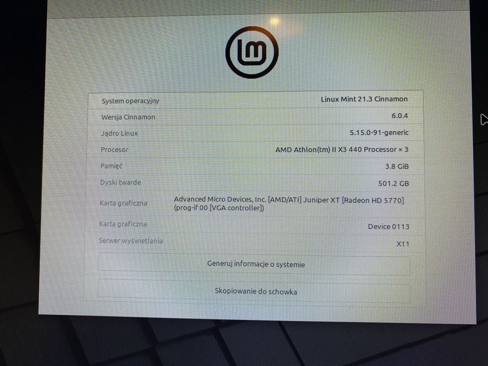 Komputer PC z monitorem