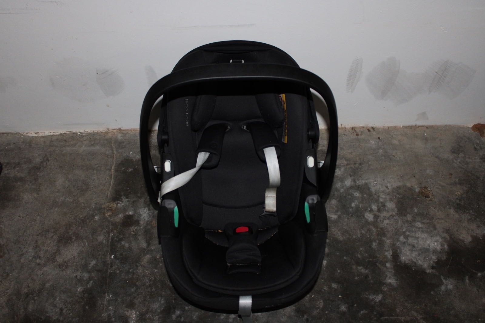 Ovo marca MAXI COSI + redutor + adaptadores ao carro passeio