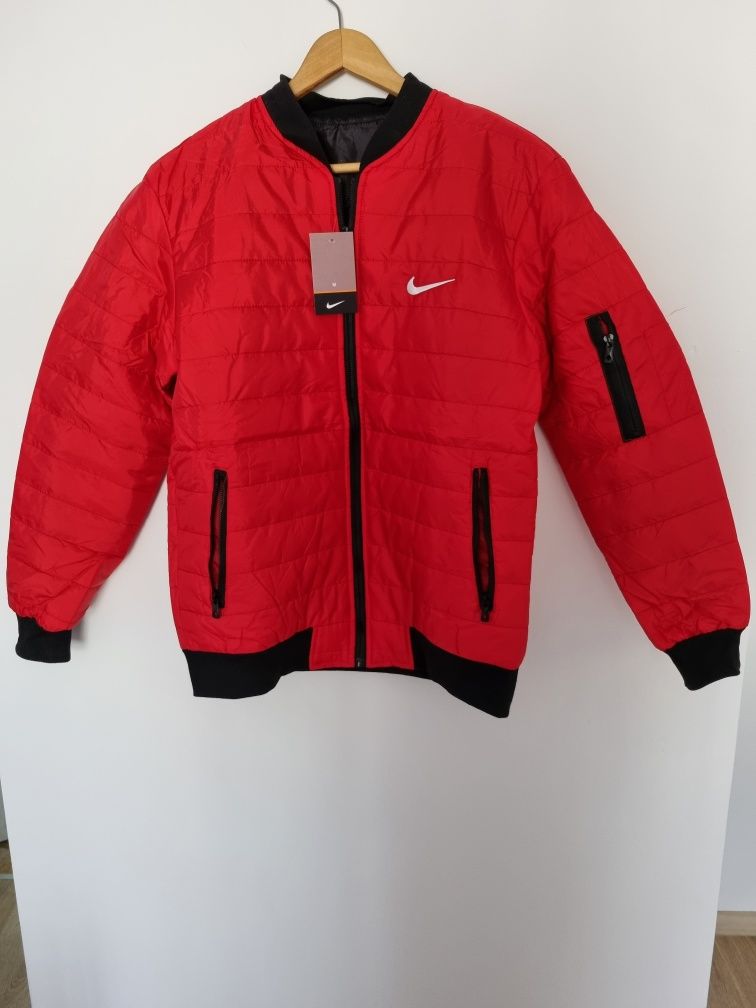 Nowa czerwona kurtka pikowana z szytym logo Nike, rozmiar XXL