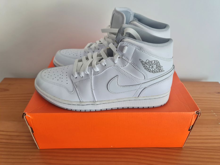 Ténis Nike Air Jordan 1 Mid Brancos. Como NOVOS.