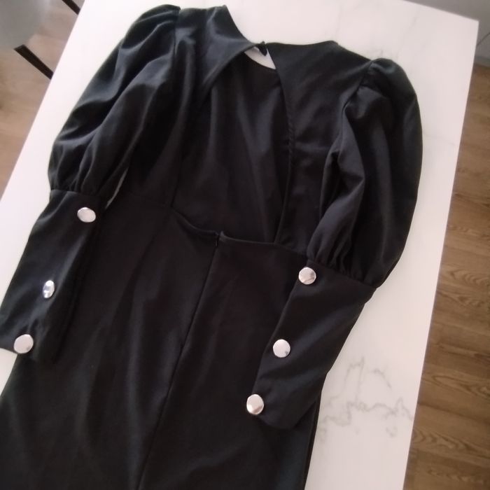 Klasyczna czarna sukienka M