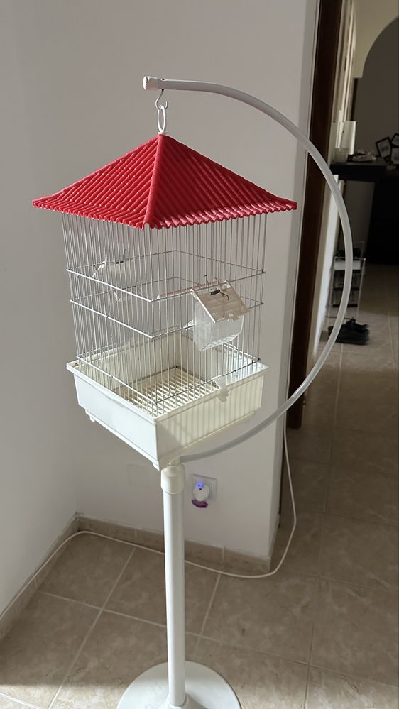 Gaiola suspensa com pé