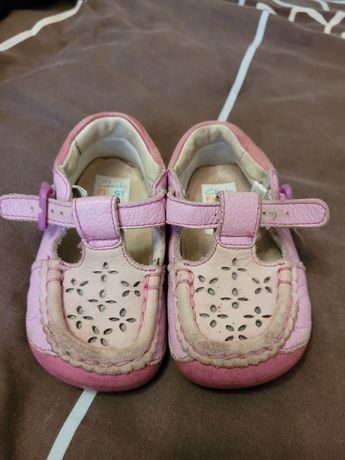 Clarks 20 розмір розові босоніжки, туфельки