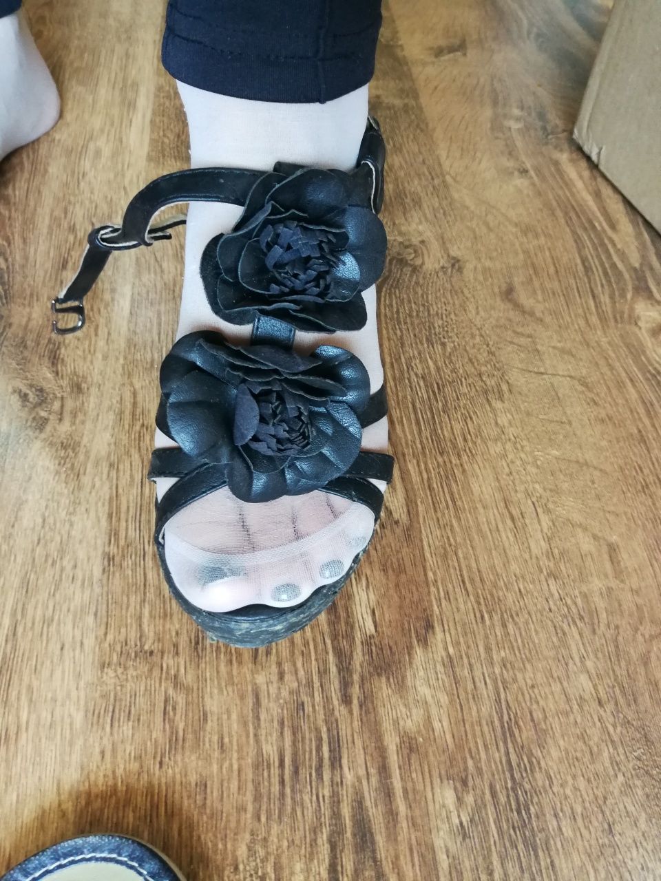 Sandalki na platformie 36