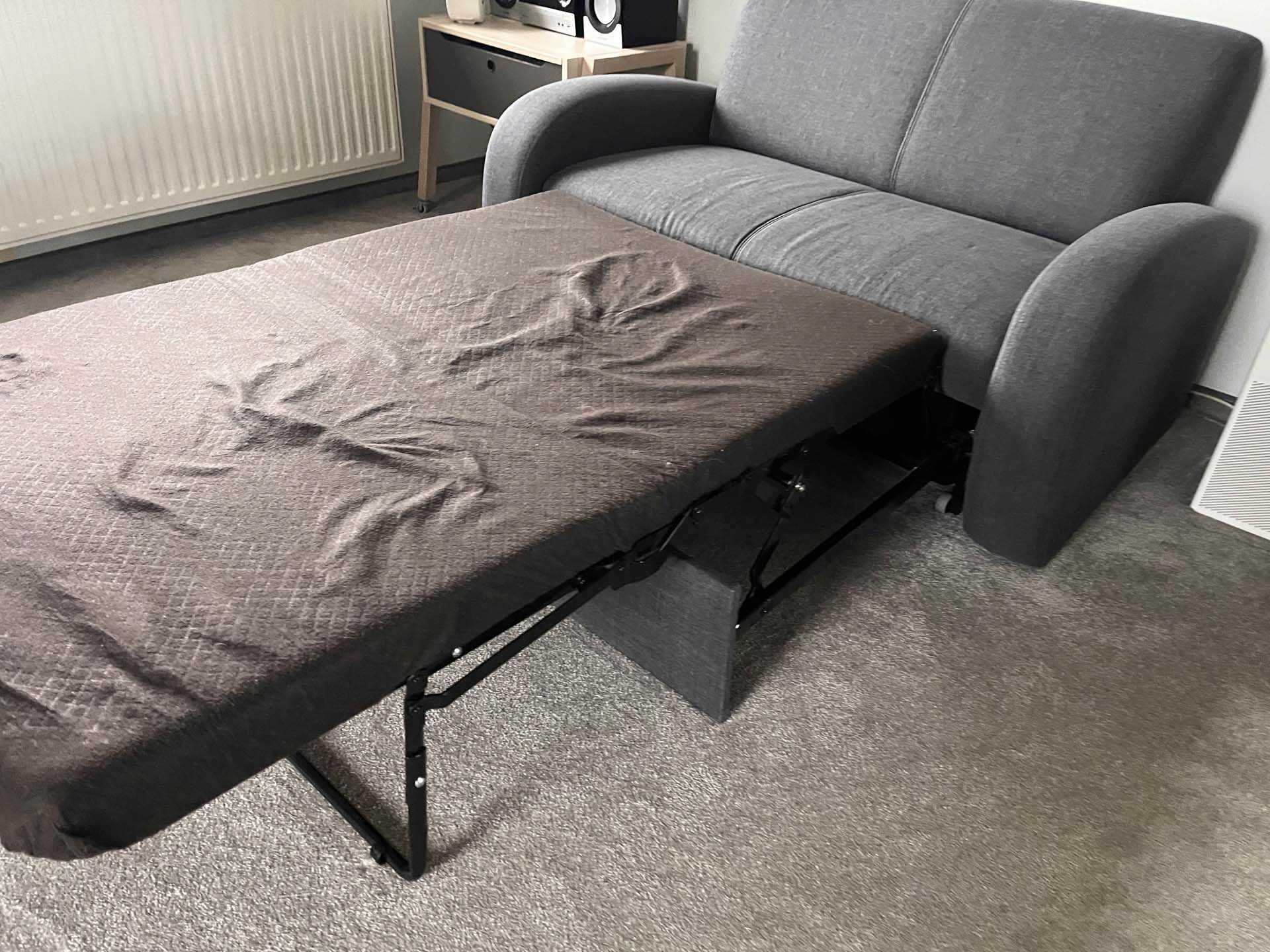 Nowoczesna sofa z funkcją pojedynczego spania używana stan bdb