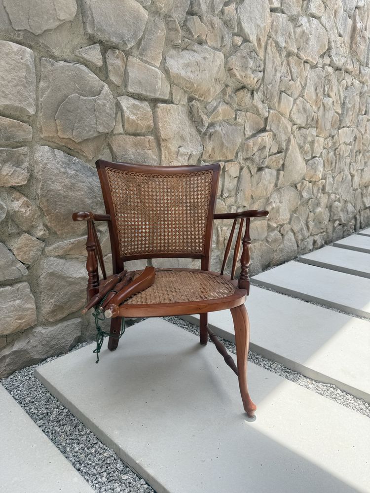 Cadeira Antiga (restauro em andamento)