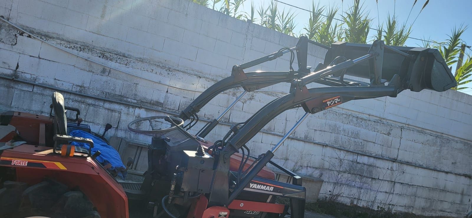 Trator yanmar f 145 com carregador frontal