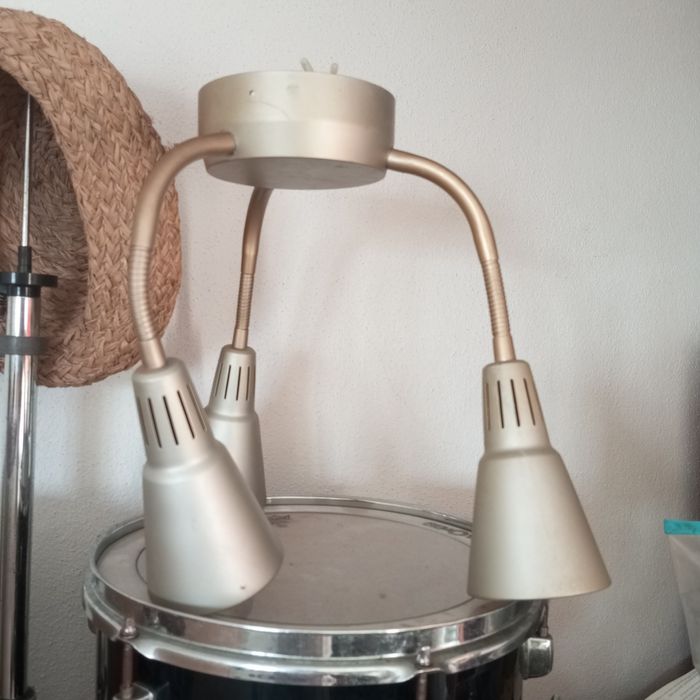 Projector com 3 focos de luz em bom estado