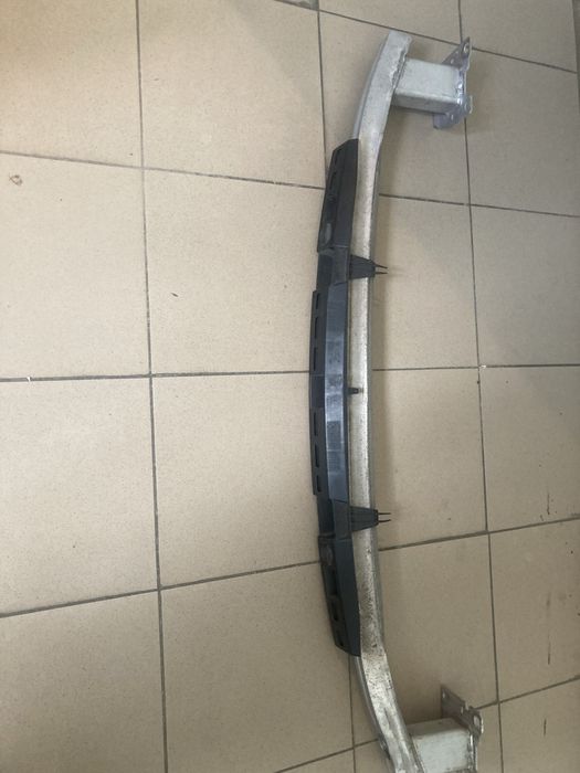 Продам усилитель заднего бампера на Renault megane 3