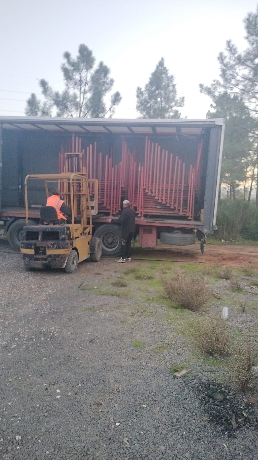 Cestos de arrumação para armazenar material construção civil