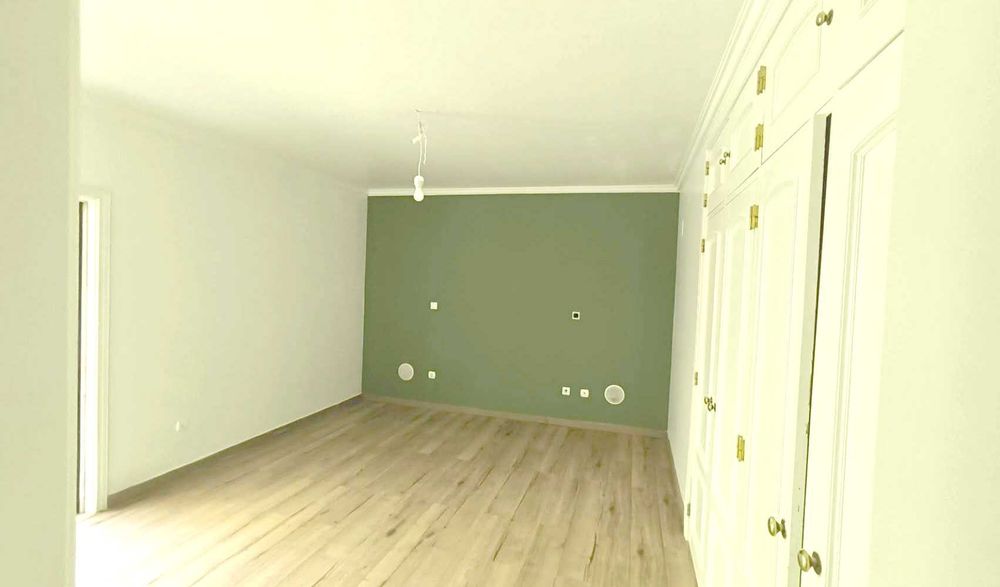 Apartamento T3 em Beloura, inserido em condomínio fechado com piscina