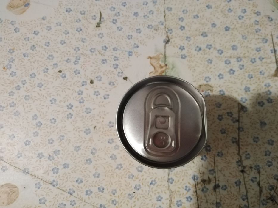 Vendo lata da coca cola bom estado