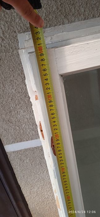 Вікна дерев'яні,б/уяк новістояли з внутрішньої сторони,в гараж,теплиця