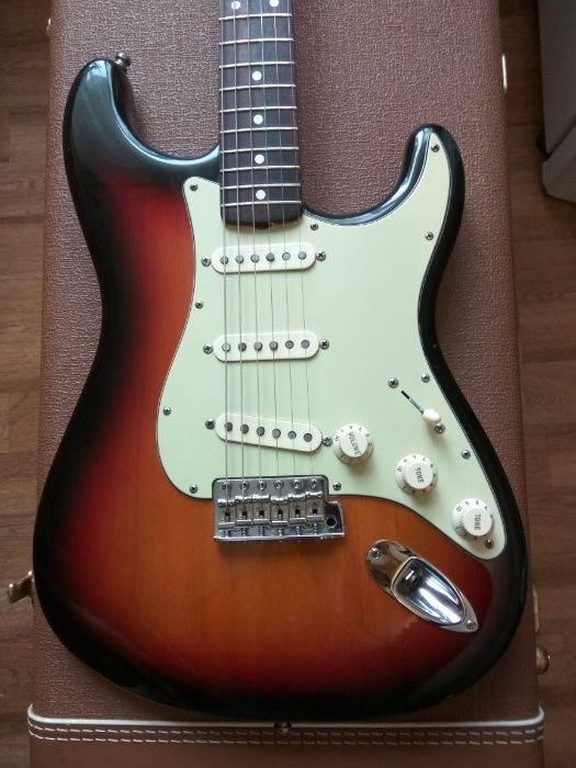 Продам электрогитару Fender Vintage American 62 stratocaster AVRI