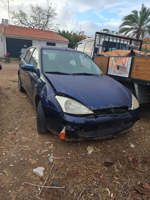 Ótimo carro após um pequeno acidente.