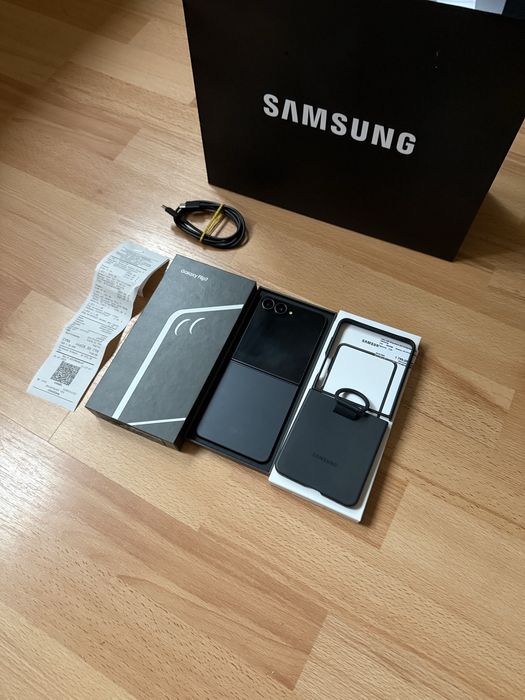 Samsung Galaxy Flip 7 Jet Black 12/256 / Полный Комплект