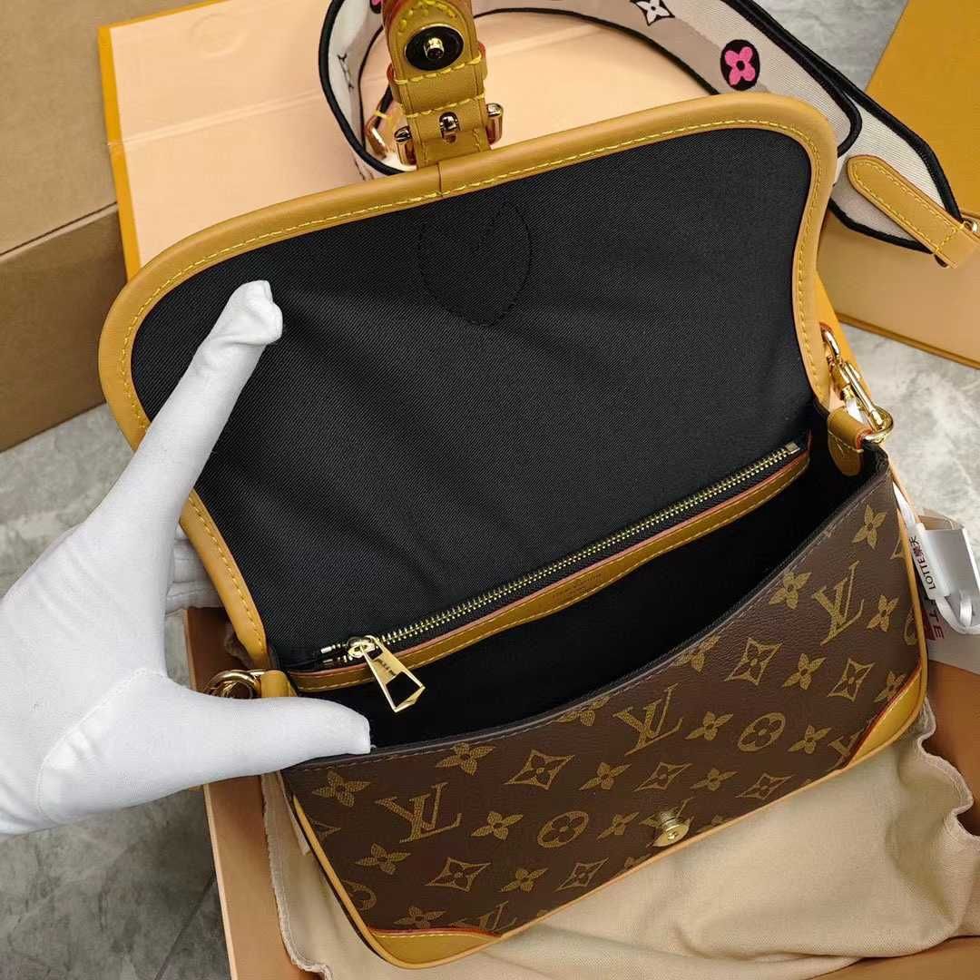 LOUIS VUITTON Torby i plecaki