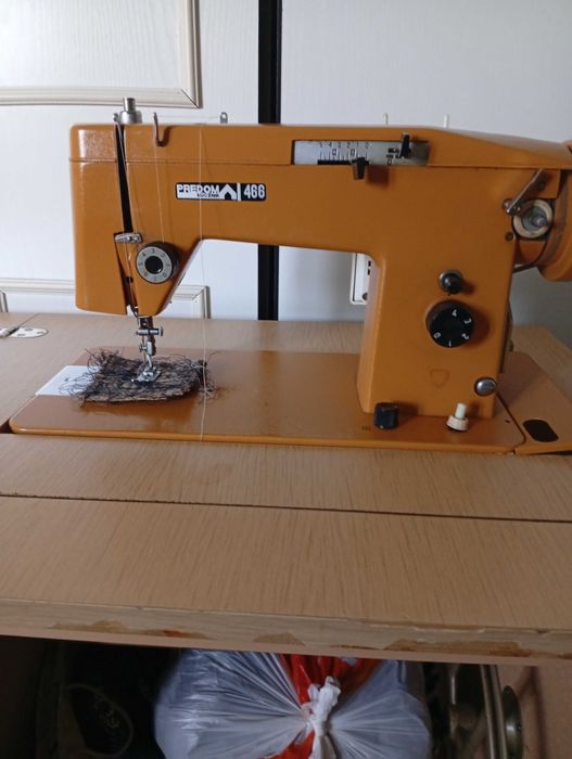 Maszyna do szycia Predom 466