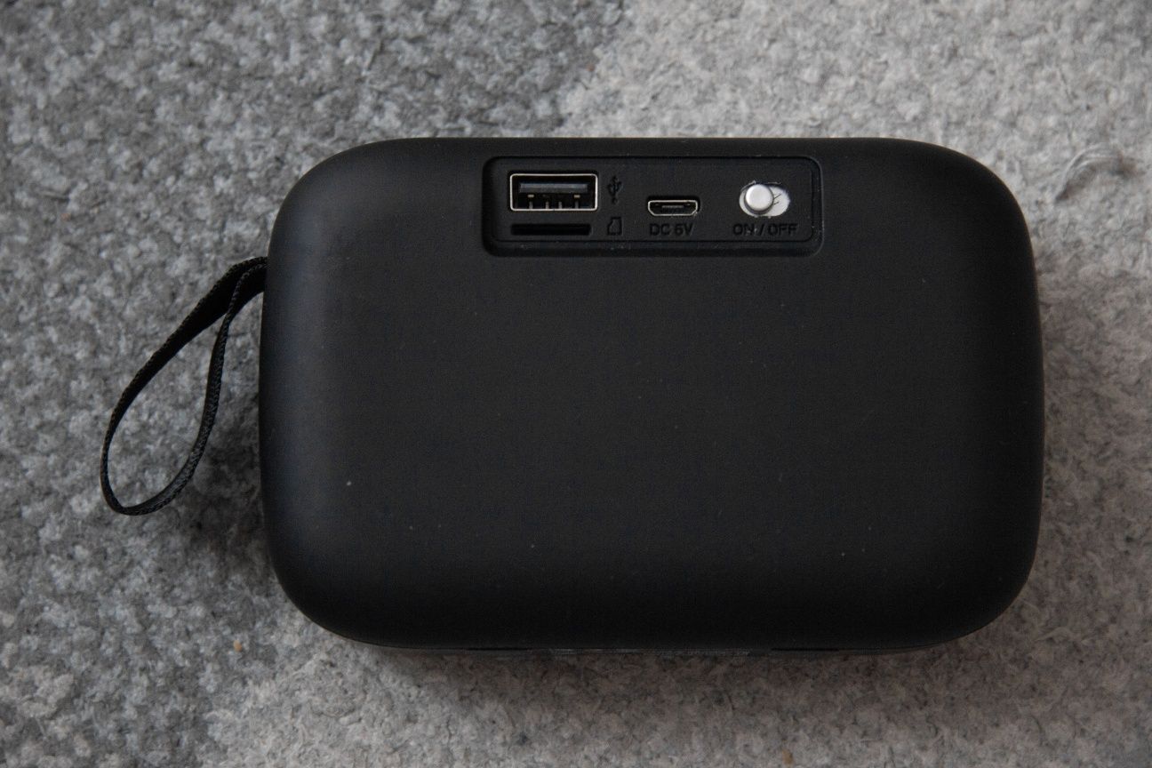 Sprzedam tanio głośnik bluetooth z funkcją radia