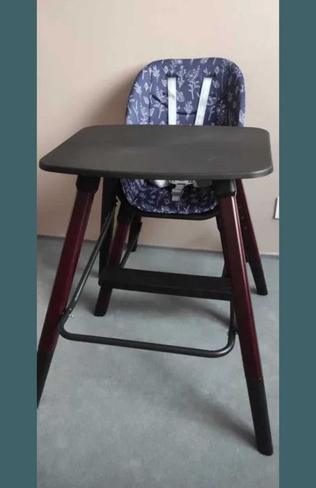 Krzesełko do karmienia i stolik