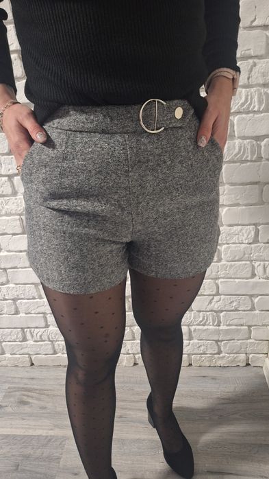 Короткі шорти з пояском