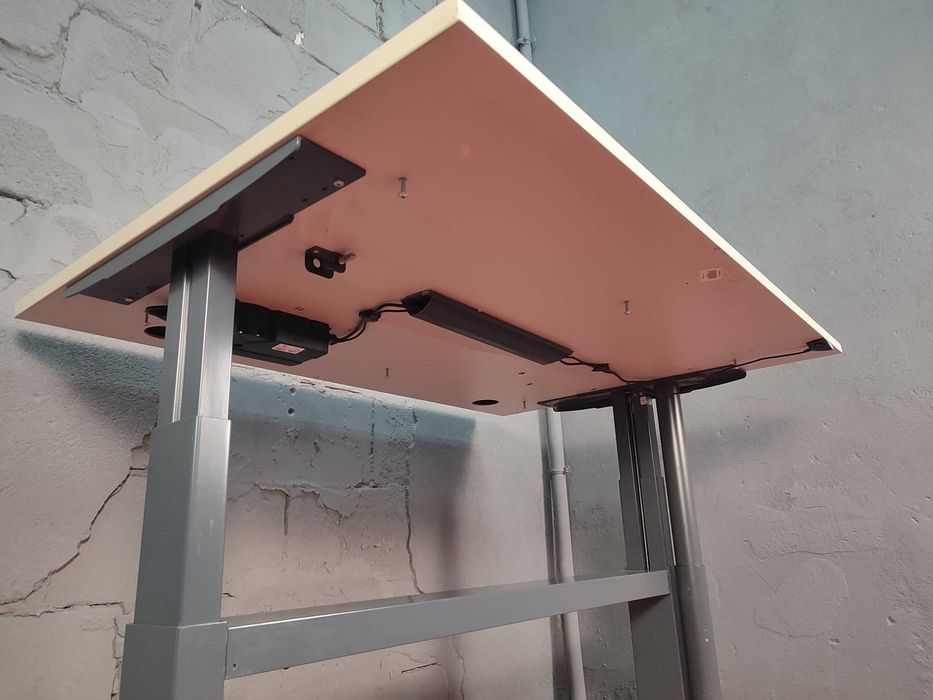 Biurko elektryczne sterowana wysokość 73-112cm blat 140x100cm biuro