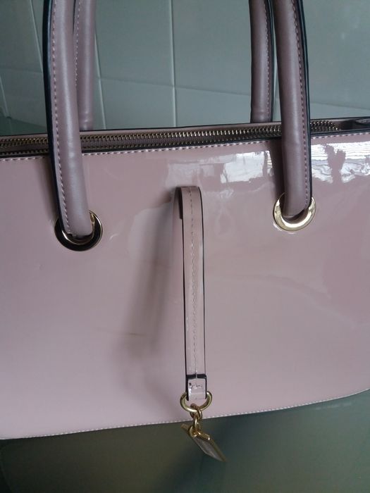 Carteira em verniz da Roccobarrocco