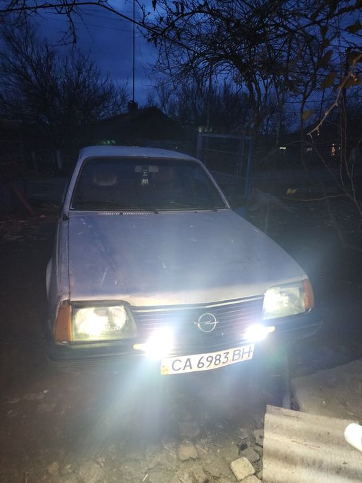 Опель аскона 1.6 газ бензин