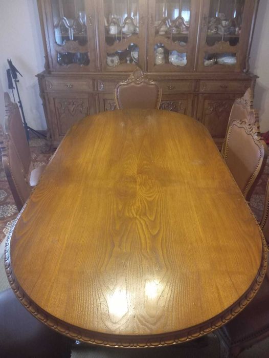 Conjunto Sala de Jantar Clássico em Madeira Maciça