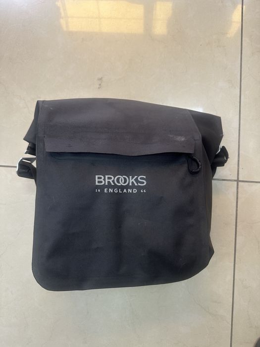 сумки Thule Shield Pannier 25L (2 шт) (Black) та Brooks