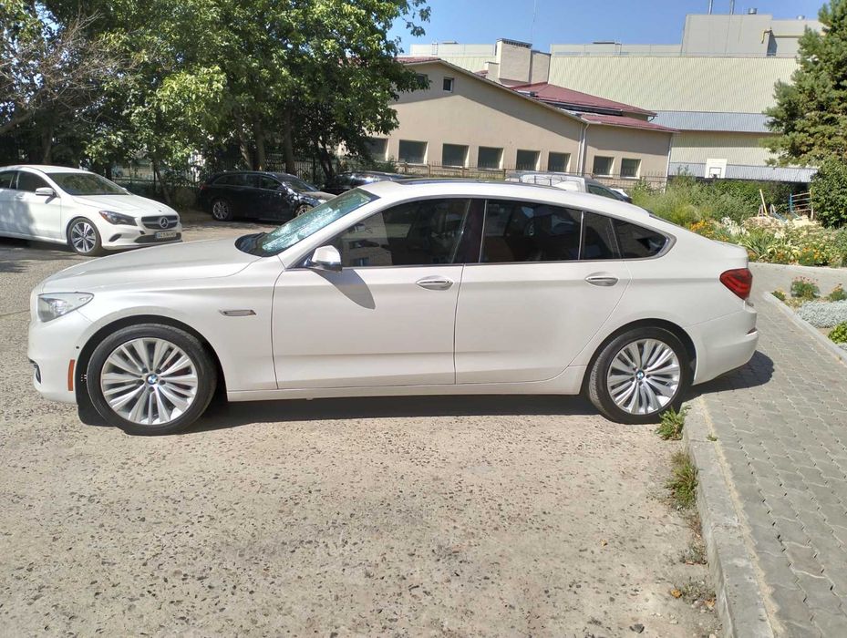 Автомобіль BMW 5GT 2016