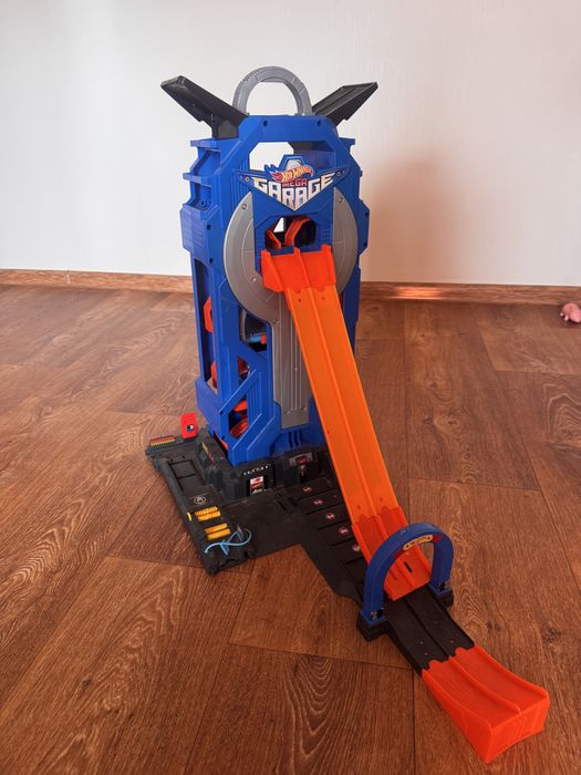 hotwheels траса гараж