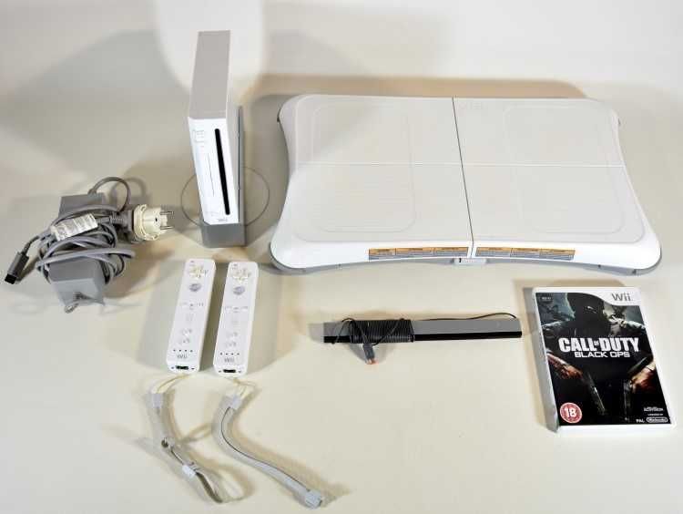 Consola Nintendo Wii modelo RVL - 001 com 7 elementos