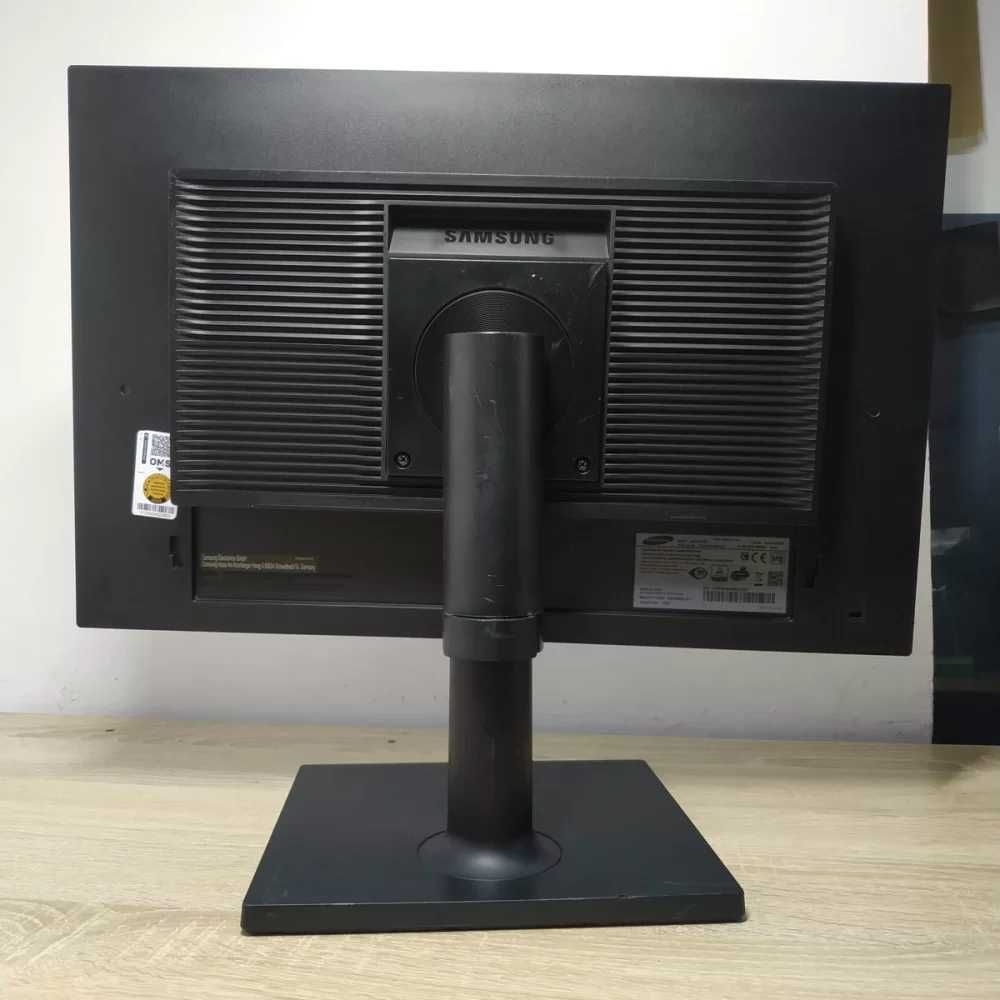 Монітор б/в 22" Samsung S22Е450BW (TN / 1680x1050 / DVI / VGA