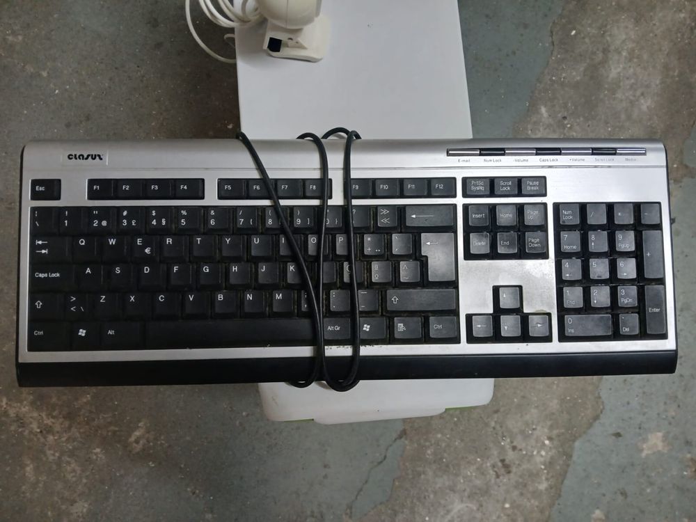 Vendo torre de computador Clasus + acessorios